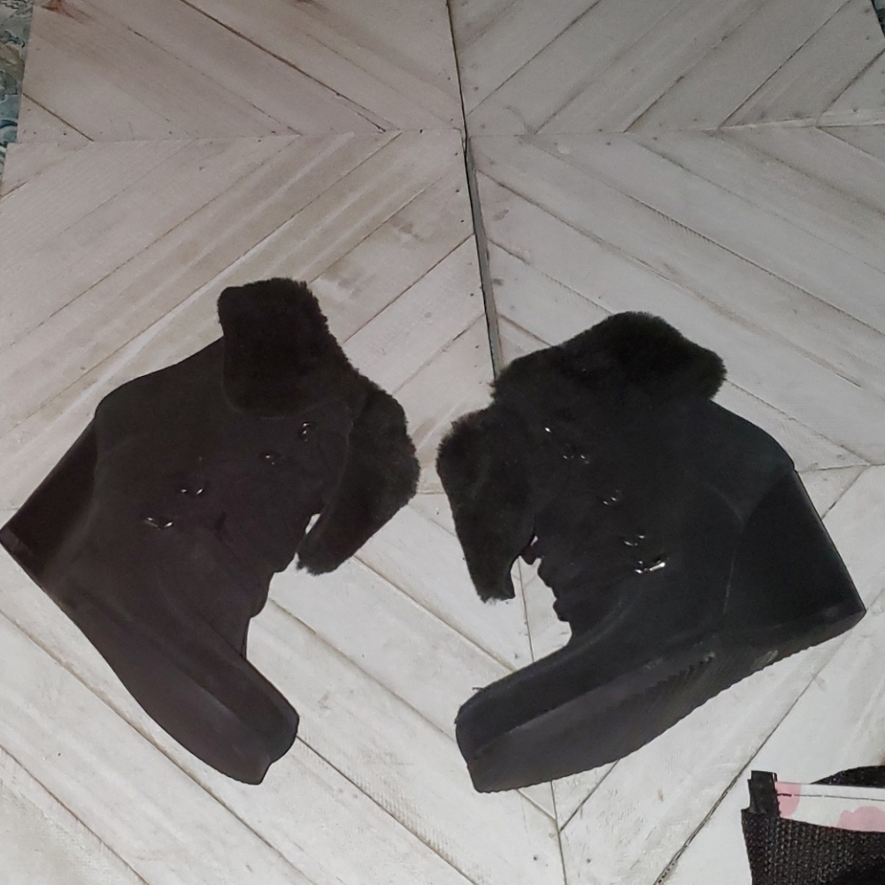 Marc Fisher Size 8.5 Black Leather / Textile